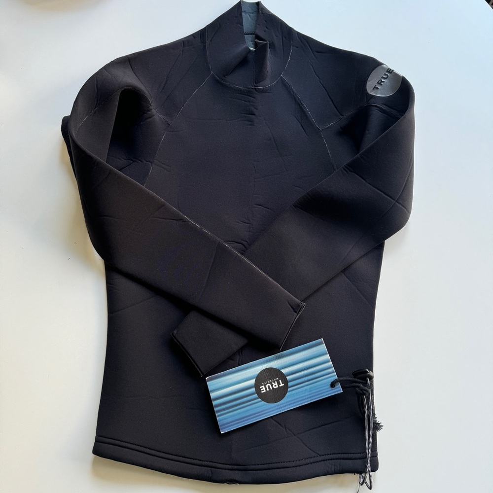 NWT True Brand WetSuit Top. Size Small Unisex.